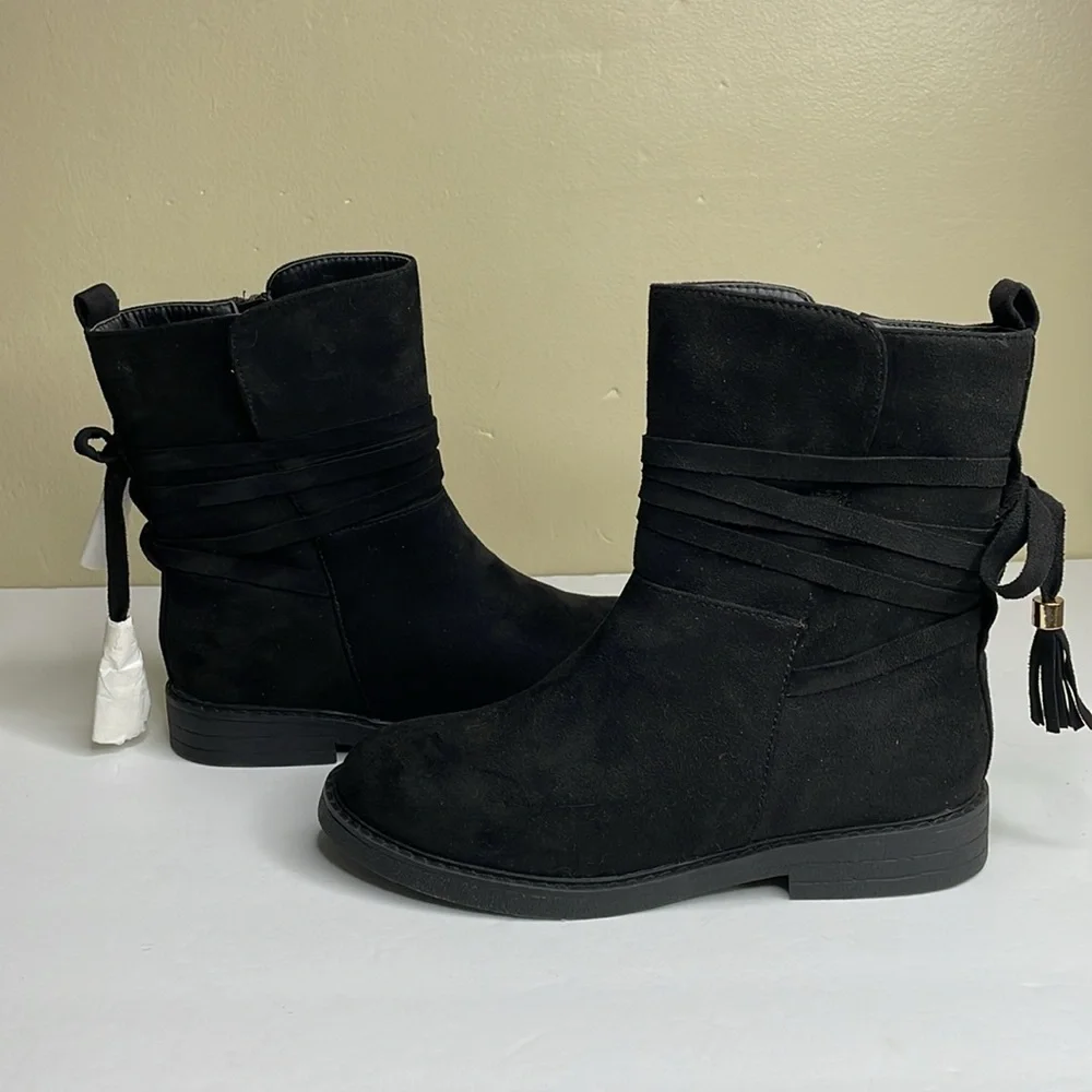 AMANDA BLU Ankle Boots KINGSTON Black Vegan Suede Side Zipper Tassel Detail 6